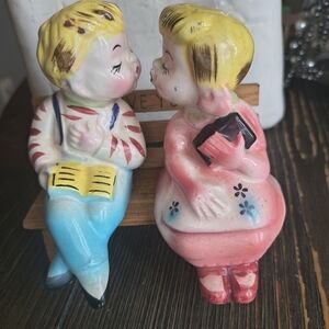 Vintage Ceramic Kissing Couple Salt And Pepper Shakers